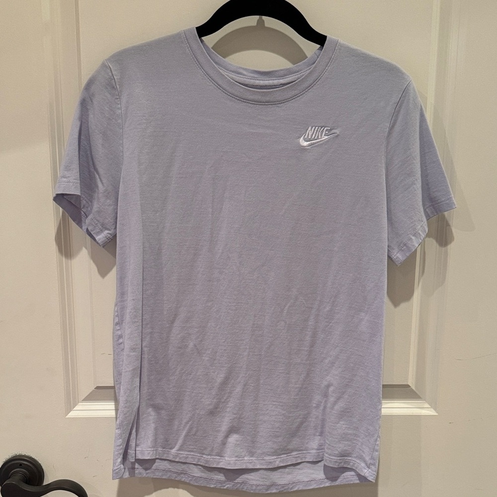 NWOT Nike Womens Lavender Short Sleeve Tee